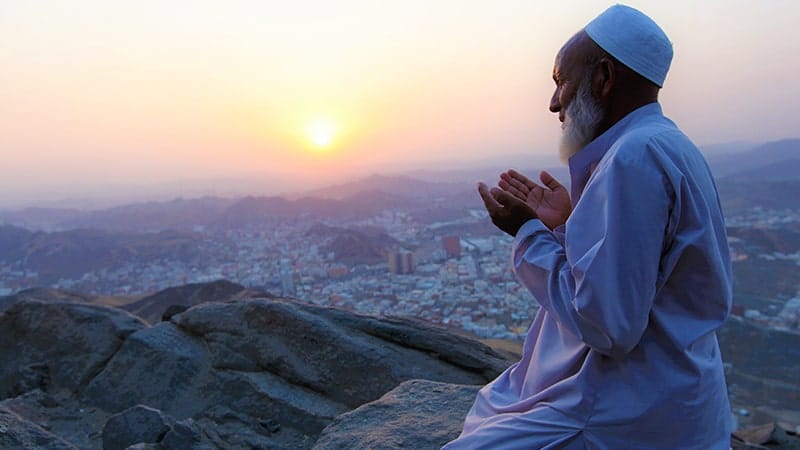 Ucapan Belasungkawa Islam - Berdoa di Atas Bukit