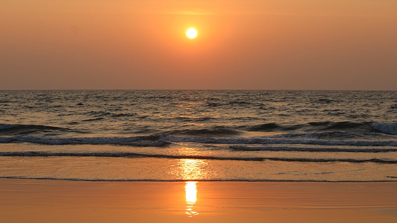 Matahari Terbenam di Pantai