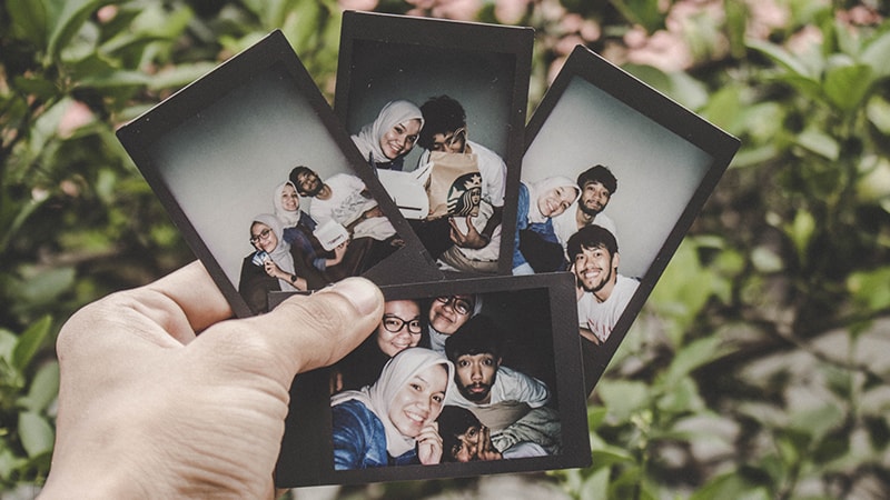 Kata Mutiara Teman Seperjuangan - Foto Polaroid Sahabat