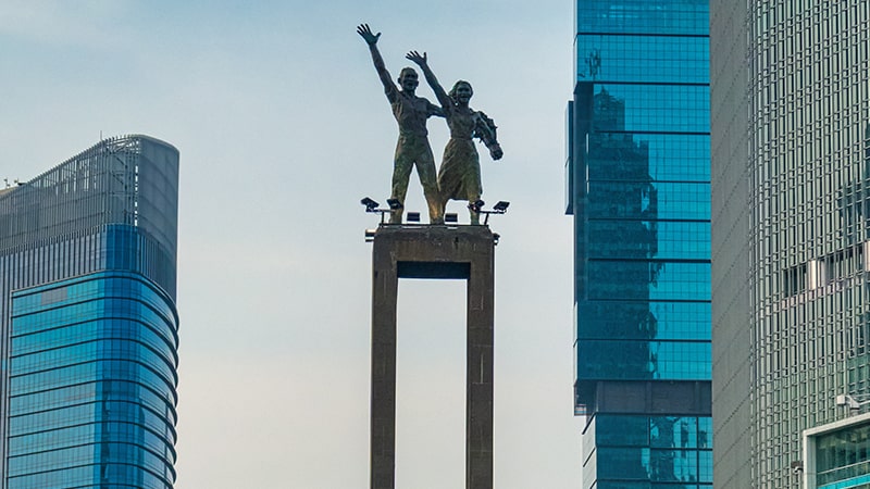 Arti & Pengertian Desentralisasi - Patung Selamat Datang Jakarta