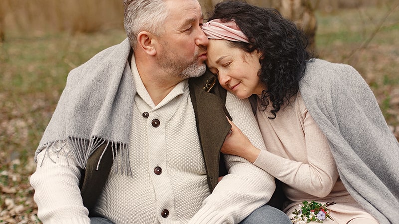 Kata-Kata Bersyukur Punya Suami Sepertimu - Pasangan Senior