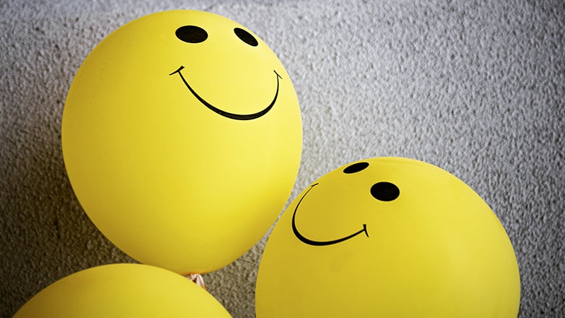 Balon Emoji Tersenyum