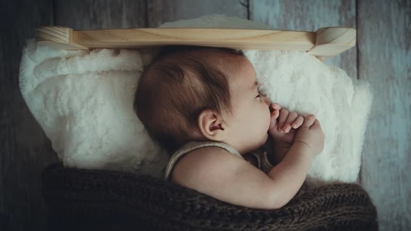Ucapan Selamat atas Kelahiran Anak - Bayi Tidur