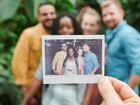 Kata-Kata Perpisahan Sahabat yang Mengharukan - Polaroid