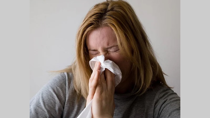 Kata-Kata Sedih tentang Penyakit - Wanita sedang Flu
