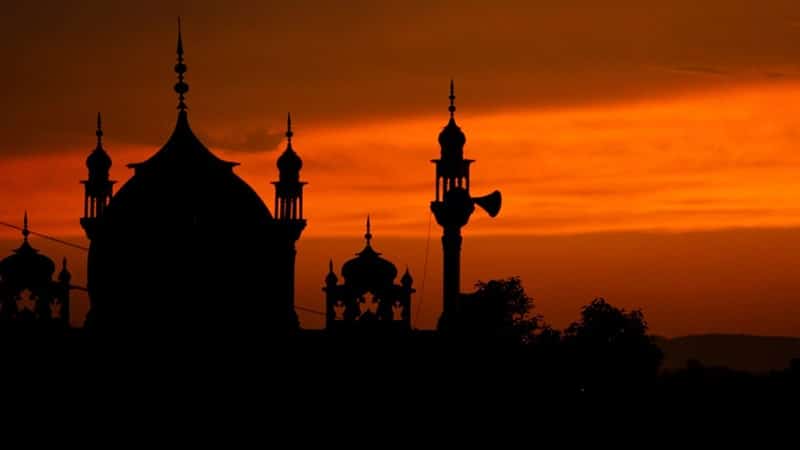 Kata-Kata Pejuang Subuh - Siluet Masjid