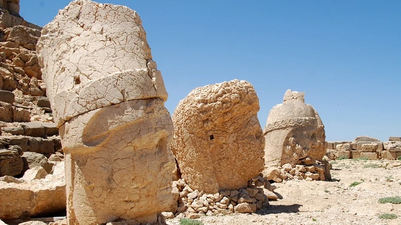 Mengapa nabi ibrahim menghancurkan patung-patung raja namrud dan kaumnya