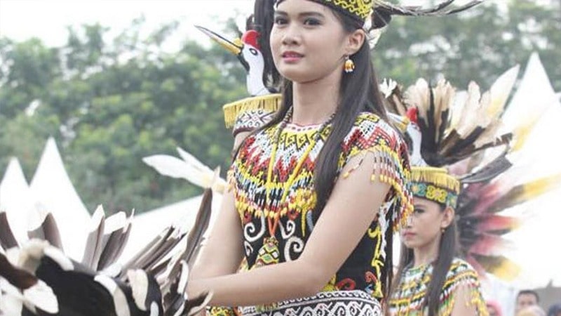 Putri Aji Bidara Putih - Pakaian Adat Kalimantan