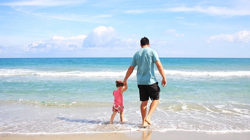 Kata-Kata Anak Perempuan untuk Ayahnya - Berjalan di Pantai