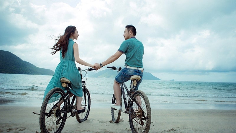 Kata-Kata Bijak dalam Hubungan Cinta - Pasangan Bersepeda