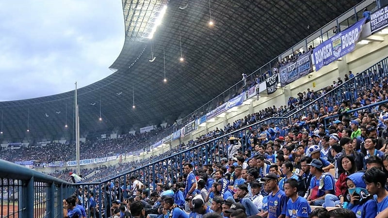 15 Kata-Kata Suporter Persib Bandung Untuk Caption IG ...