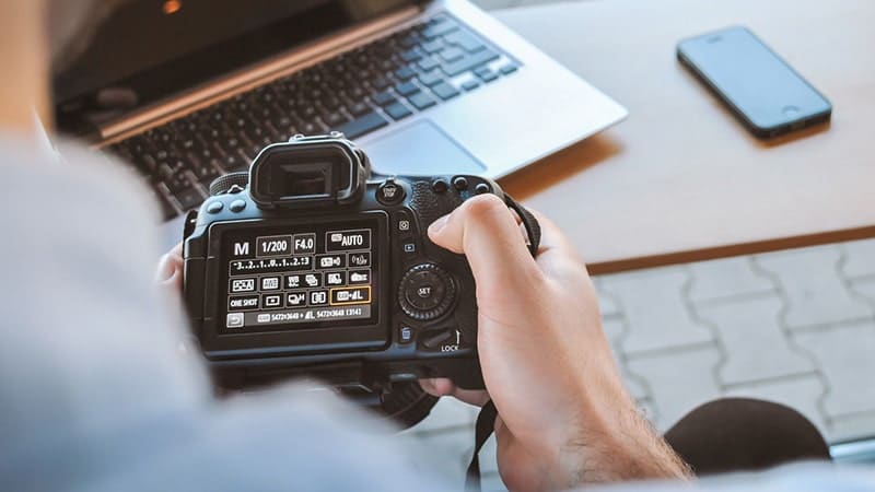 Punt video deze 15 Kata-Kata Bijak Fotografer yang Keren dan Menginspirasi (2023) | PosKata