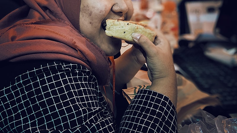 Kata Mutiara Islami tentang Puasa - Makan Roti