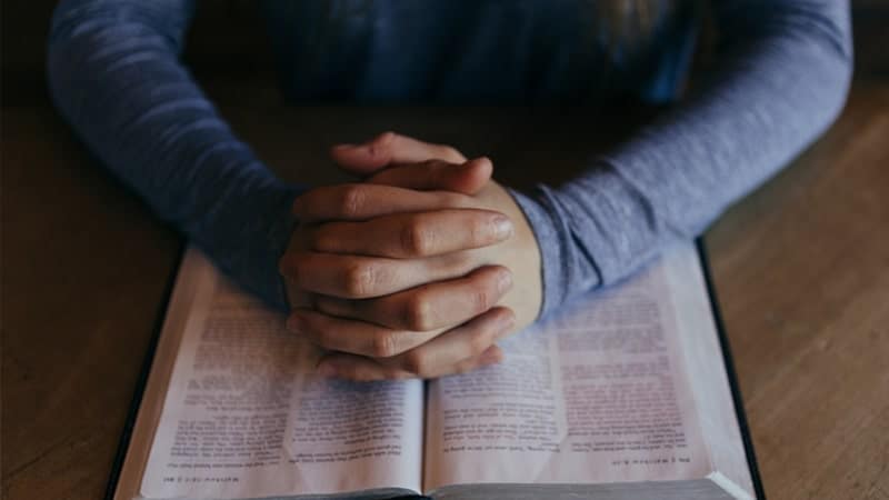 Kata Bijak Rohani Kristen Tentang Cinta - Berdoa