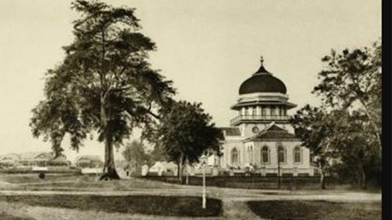 Penyebab Runtuhnya Kerajaan Aceh - Masjid Raya Baiturrahman