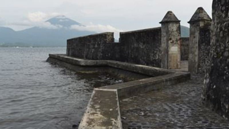 Peninggalan Kerajaan Ternate - Dinding Benteng Kalamata
