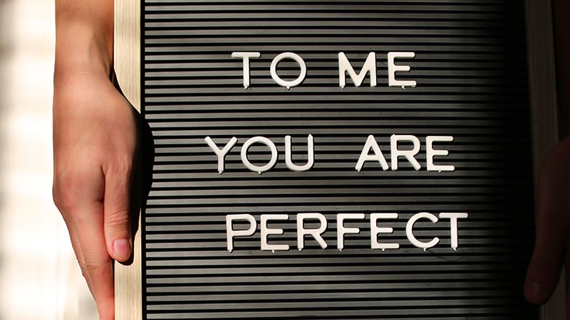 Caption Bahasa Inggris tentang Cinta - To Me You Are Perfect